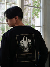 画像をギャラリービューアに読み込む, Guilty Giraffe Long T-Shirts