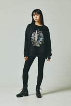画像をギャラリービューアに読み込む, Guilty "The Two Face" Giraffe Sweat Shirts